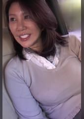 ビンビン乳首の爆乳奥さん、パワフル騎乗位!