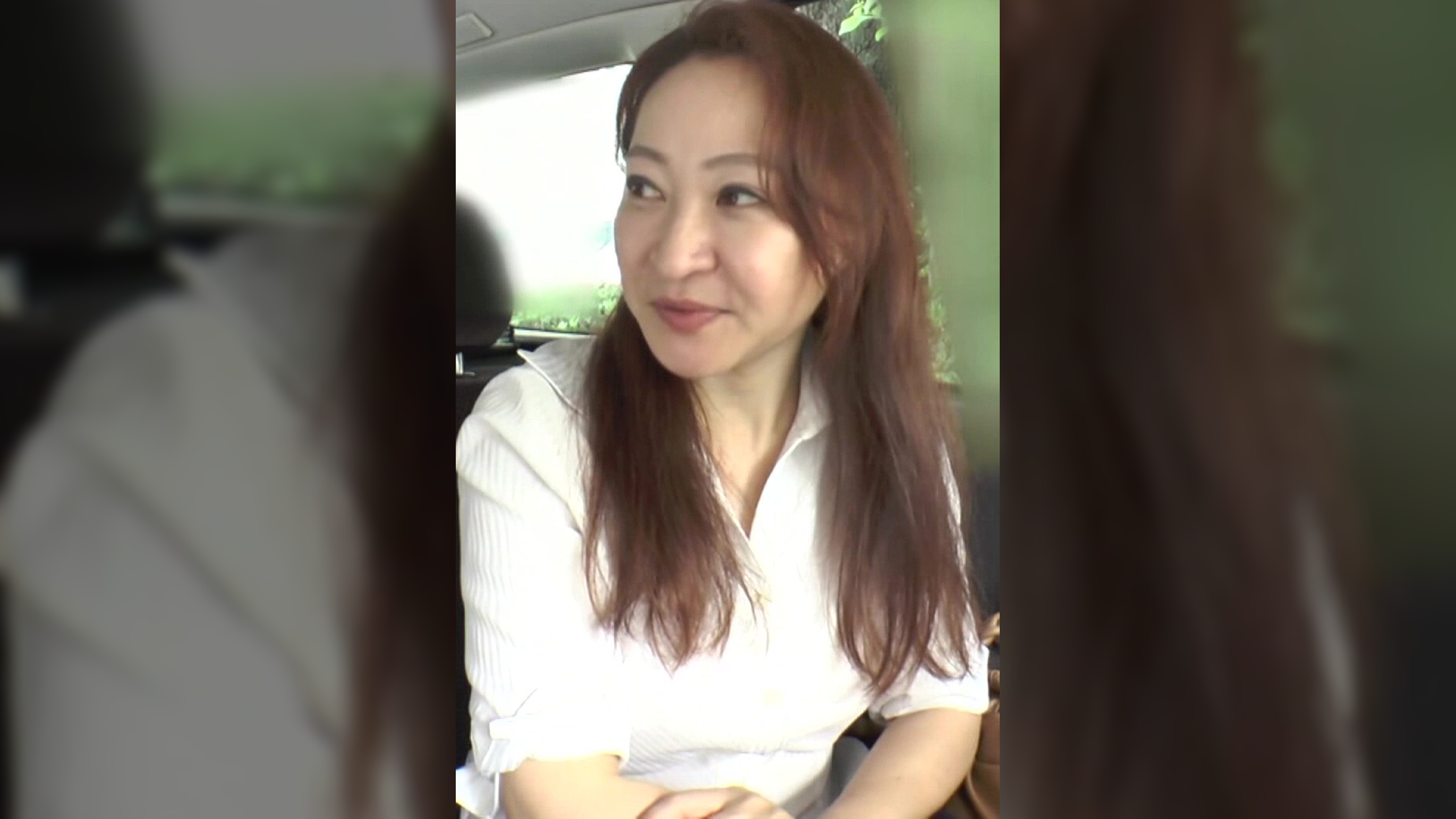 人妻の剛毛マ〇コに激しくピストン!