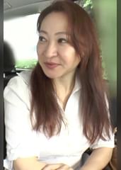 人妻の剛毛マ〇コに激しくピストン!