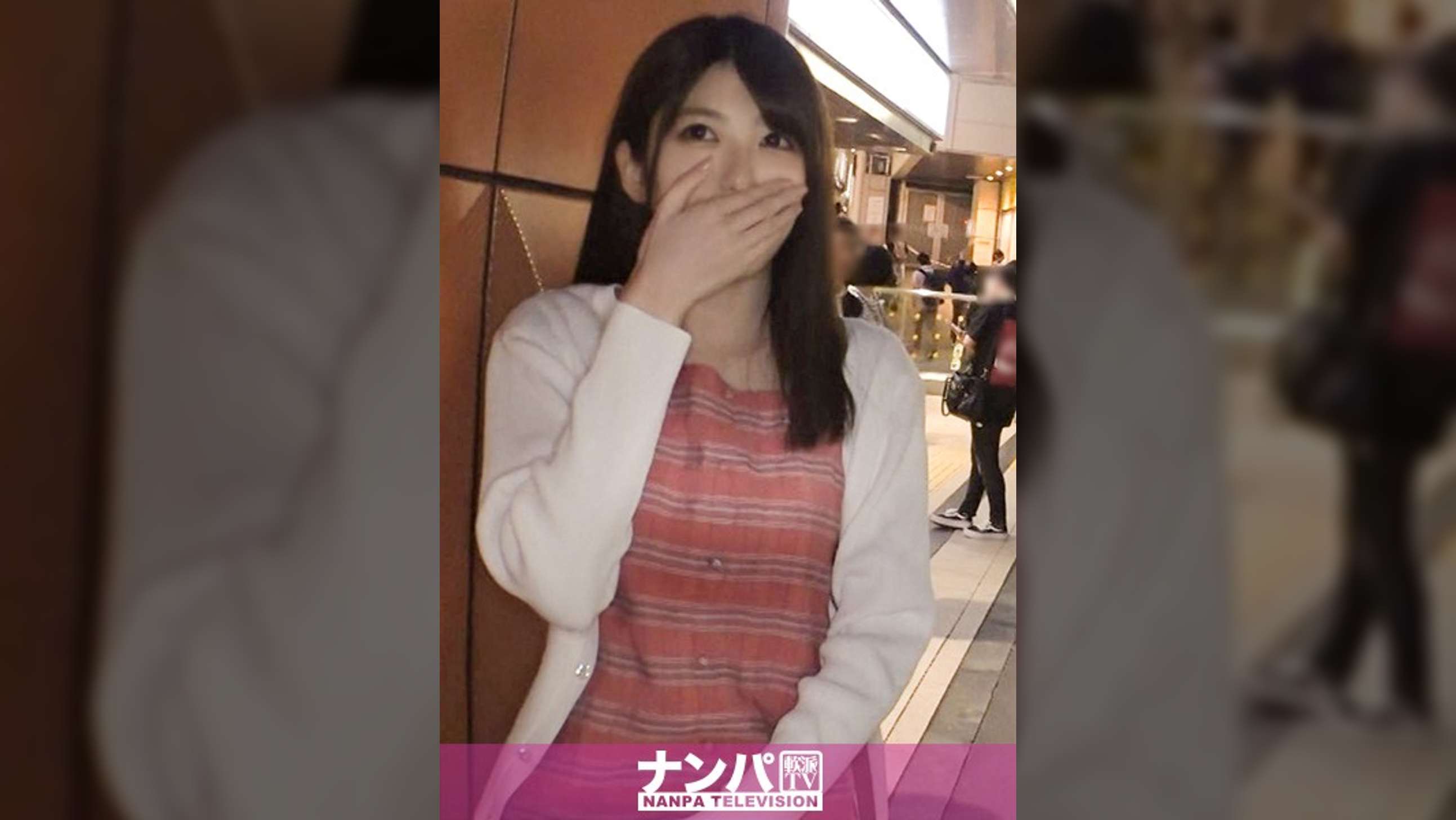マジ軟派、初撮。 1353 海外旅行のために絶賛バイト中の色白スレンダー美少女が謝礼につられて撮影に参加！！あれよあれよという間に脱がされて手マンやクンニで大量の潮噴射wwハメ潮でベッドをビショビショにしながら悶絶！！