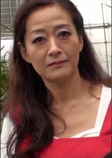 旦那さんは海外に長期出張中で欲求不満を解消する為にAVセックスを選んだ一見真面目で清楚な熟女が本能丸出しで痴態を晒す!