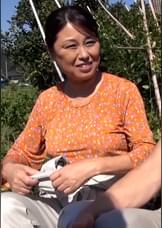 3年前に旦那さんと別れひとりで畑仕事を切り盛りする巨乳熟女が熟れたカラダを持て余しカメラの前で淫乱初撮り中出しセックス！