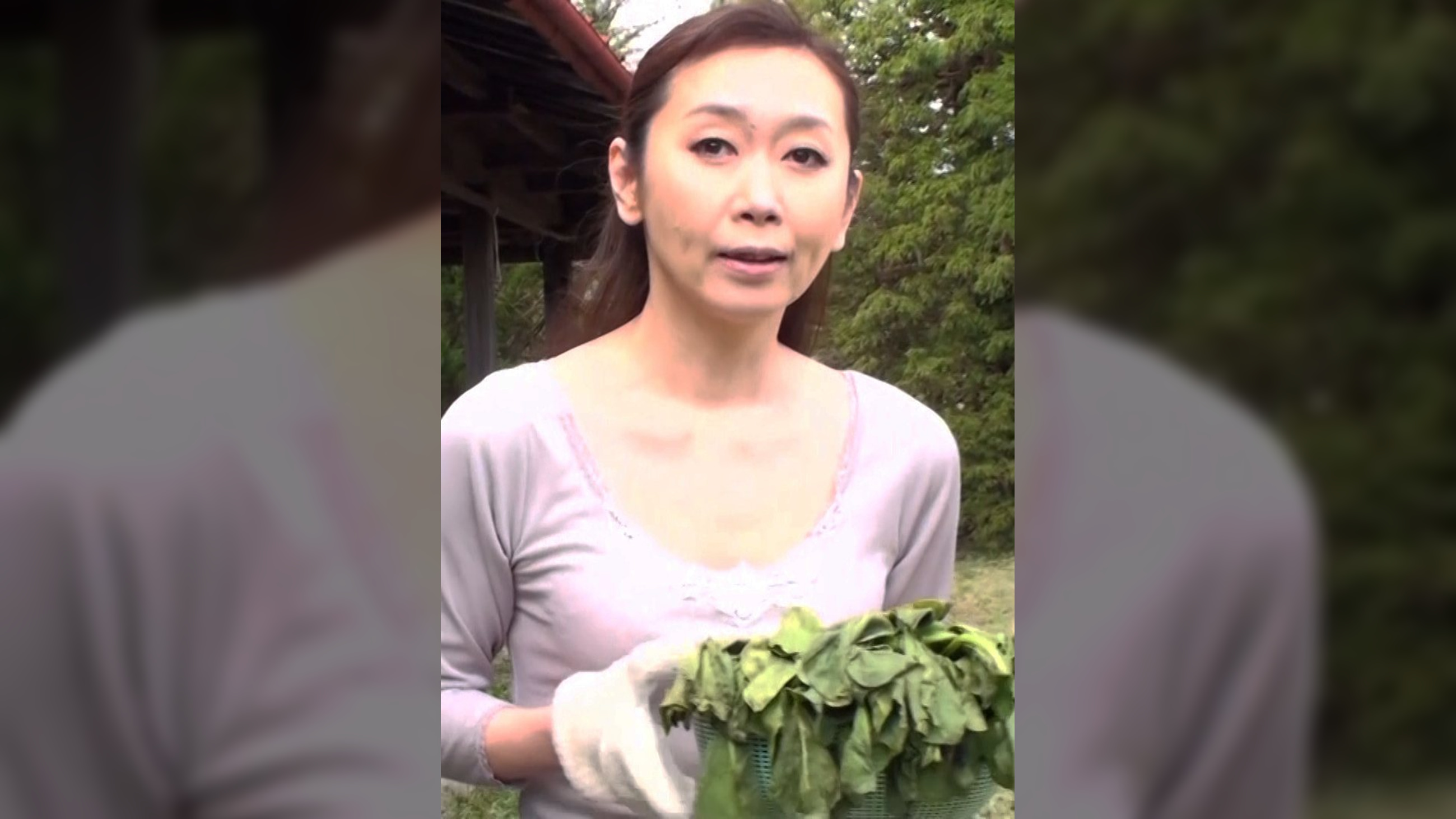 田舎暮らしで欲求不満を抱えながら悶々としている 清楚系のスレンダー美熟女さんのエロ過ぎ初撮り中出しセックス！