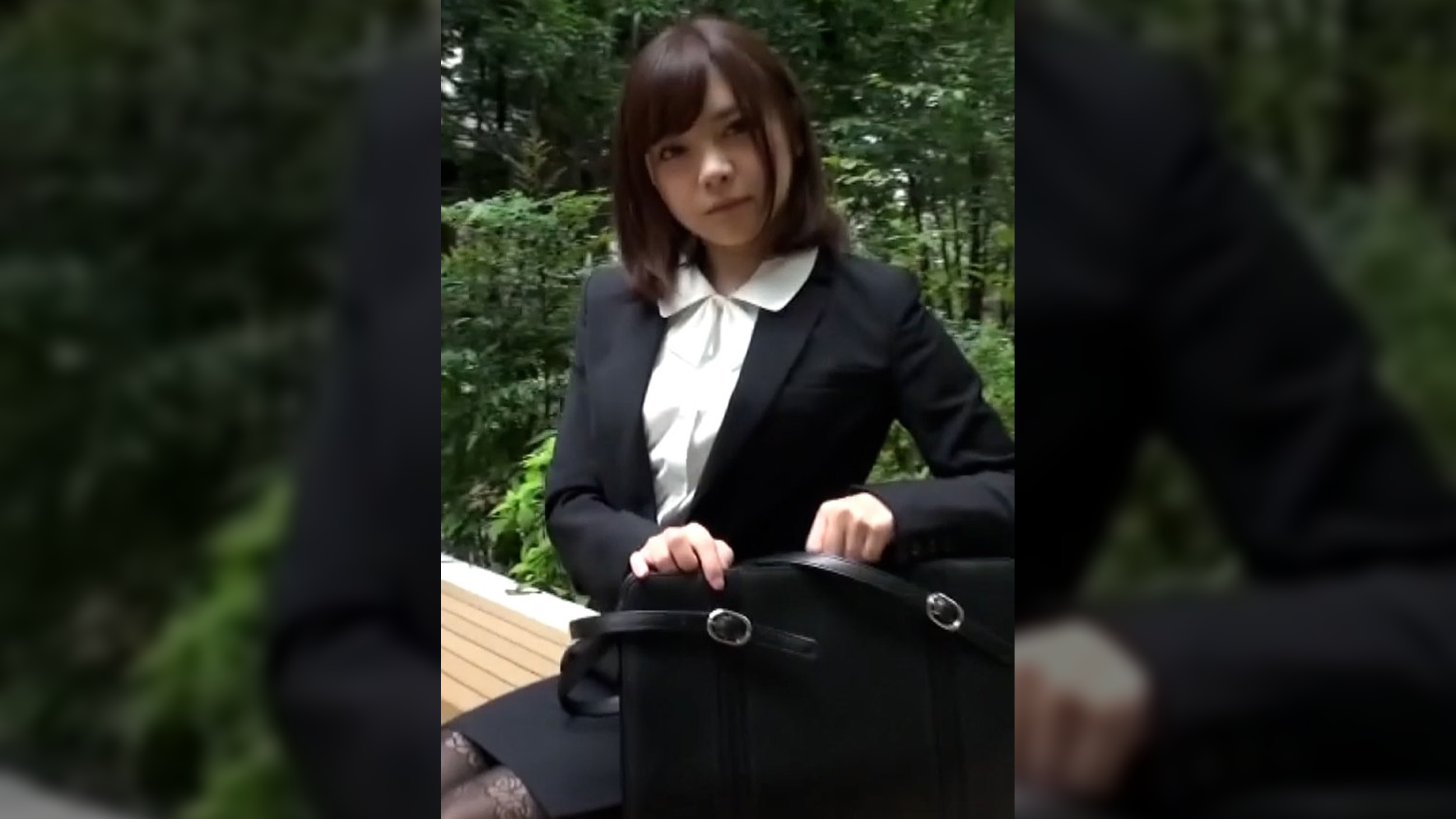 保険の新人外交営業員の美人OL！清楚な可愛い顔を快感に歪めてイキまくる契約成立の中出しセックス！