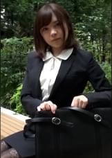 保険の新人外交営業員の美人OL！清楚な可愛い顔を快感に歪めてイキまくる契約成立の中出しセックス！