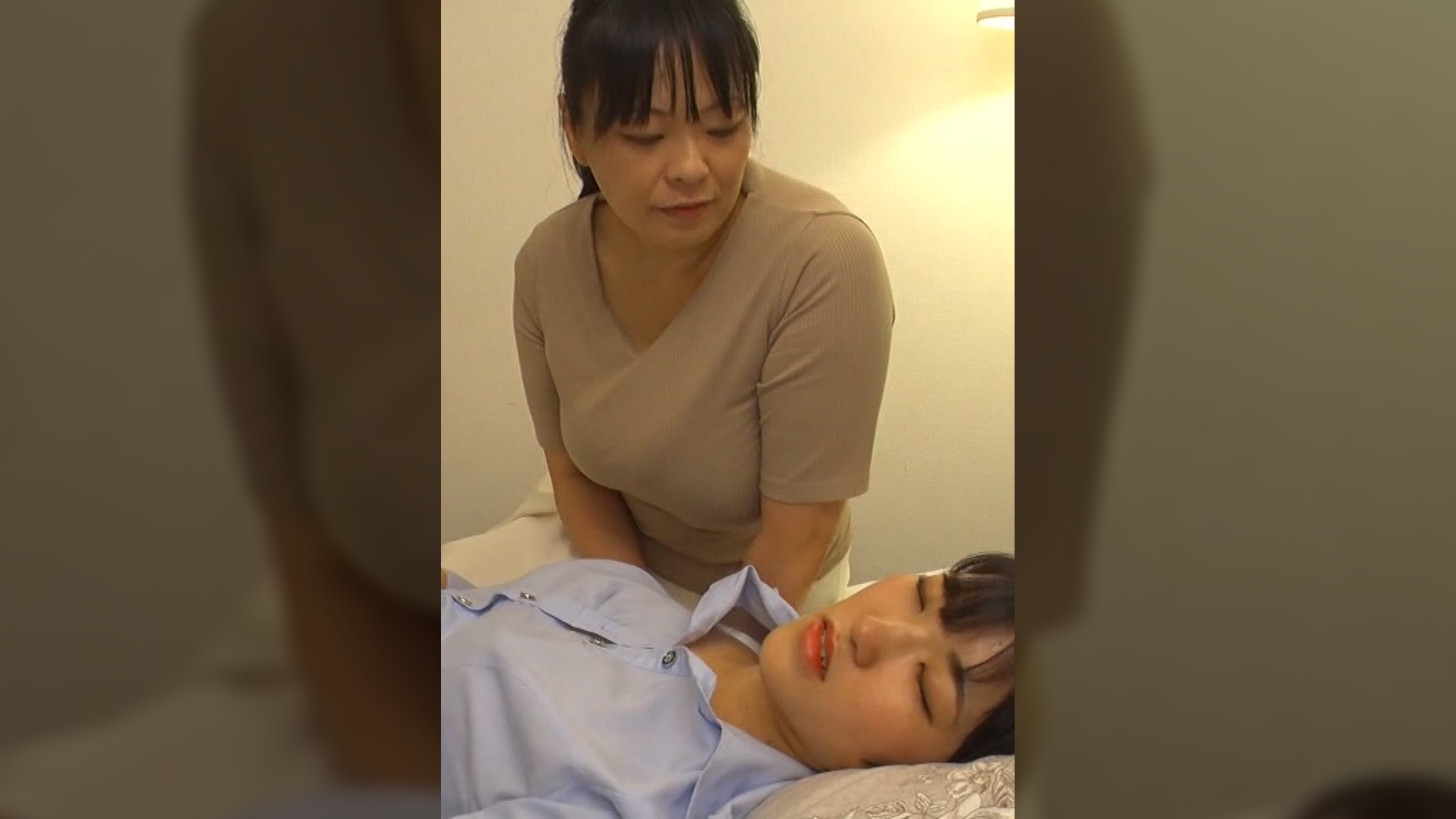 禁断のレズセックスに嵌る嫁と姑の濡れた秘所！