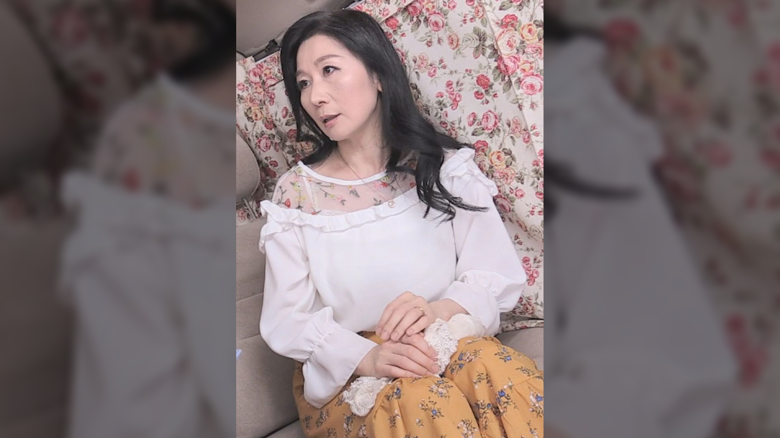 お上品でセレブな美魔女の色白Gカップ！５年ぶりの男根に悶絶絶頂イキまくりで中出しまで！