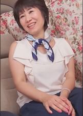 ショートカットのセレブな奥様が還暦を迎えてAV出演。イケメン男優のデカ肉棒に興奮して欲望剥き出し！デカ乳揺らしてイキまくり中出しまで！