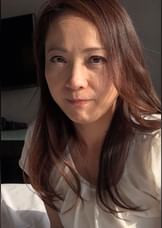 ママ友と通う料理の習い事先の講師と絶賛不倫中の悪い奥さん。旦那の単身赴任中にエロに目覚めてしまったフェロモン奥さん。そんな奥様にはお仕置きです。
