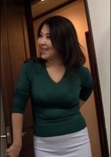 借りて来た熟女AVを母に見つかり一緒に見る事に…。愚息の成長した股間にムラムラする母と禁断の淫乱ファック!