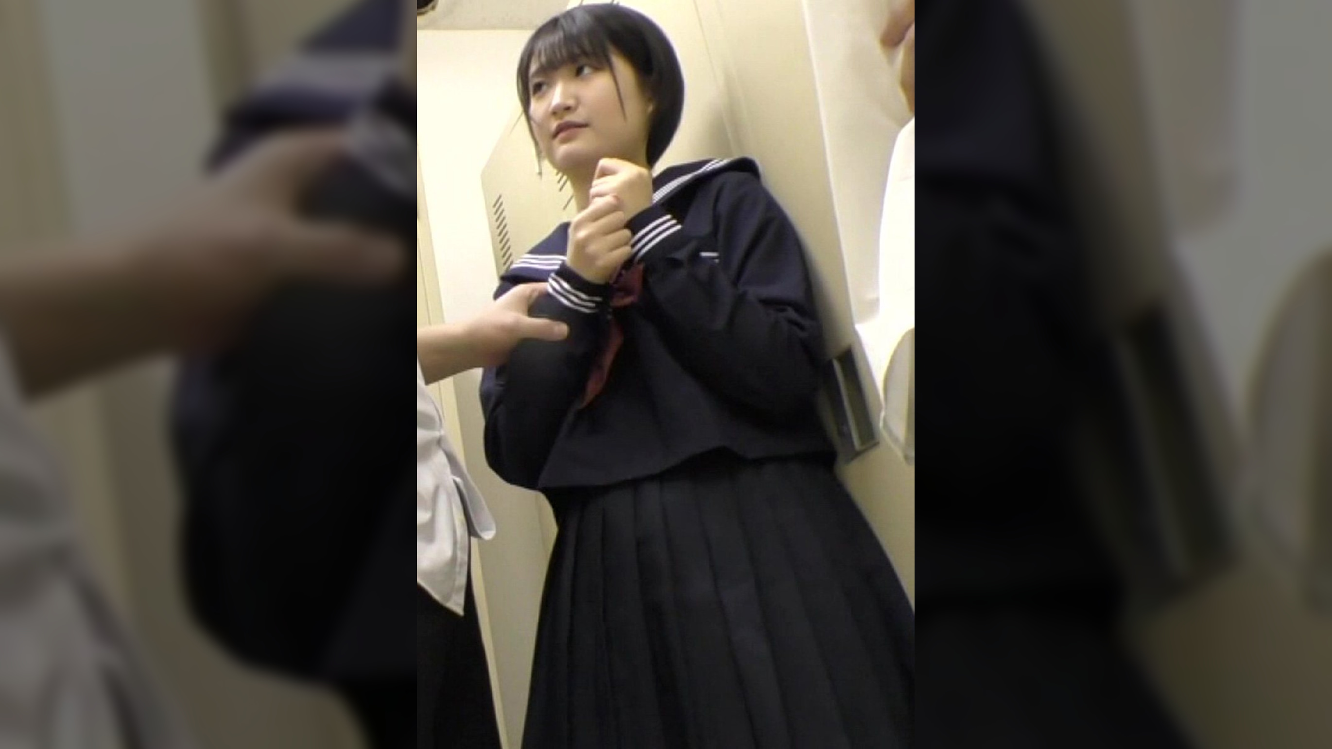 セーラー服の美少女は男たちに歯向かえない…。