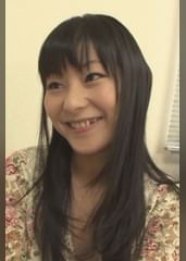 新婚なのに夜はご無沙汰…久々のチ◯ポを夢中で貪る可憐妻!