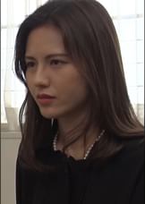 再婚した夫が亡くなり、引き籠りの義息との暮らしに不安を頂く未亡人の義母。遺影の前で、義息の愛撫でイキまくる美しき未亡人の淫乱セックス！