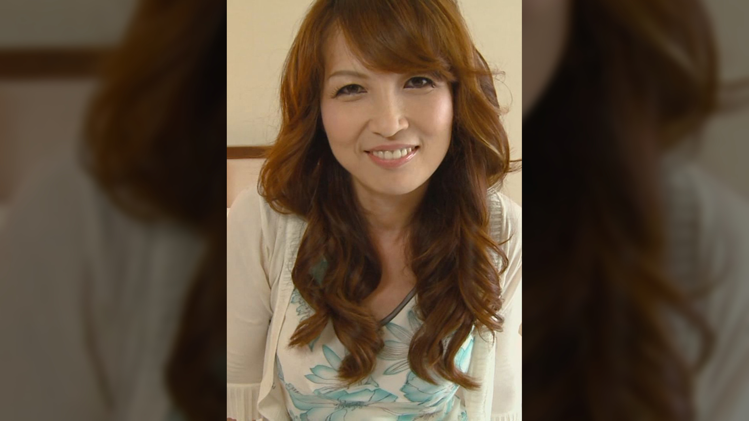 まさに美魔女！圧倒的な透明感！普段からスキンケアを欠かさない四十路妻と中出しＳＥＸ！