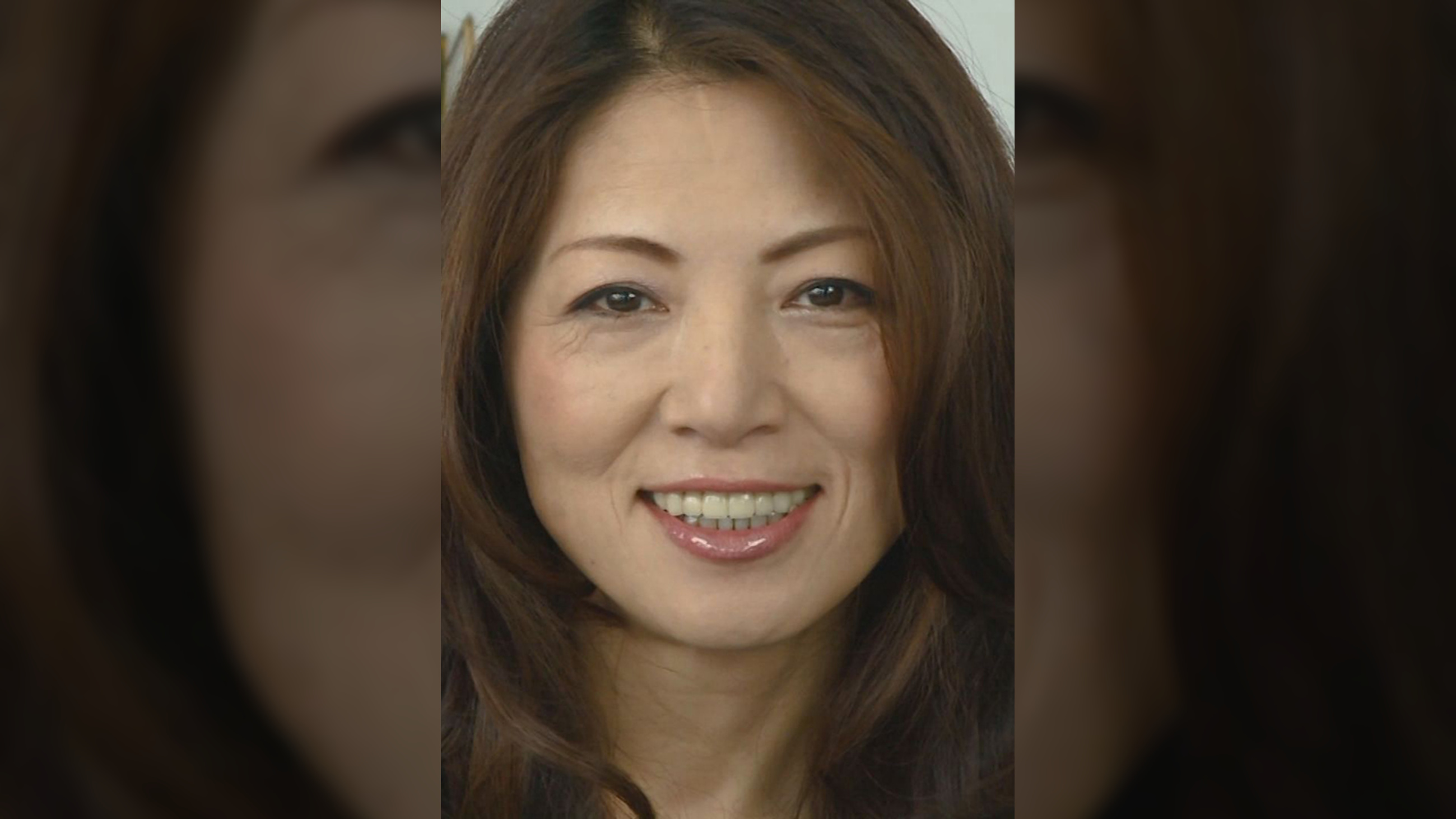 五十路前にしてコノ美貌!S級美熟女の感度は良好でイキまくり!肉棒2本を咥えこんで3P中出し!